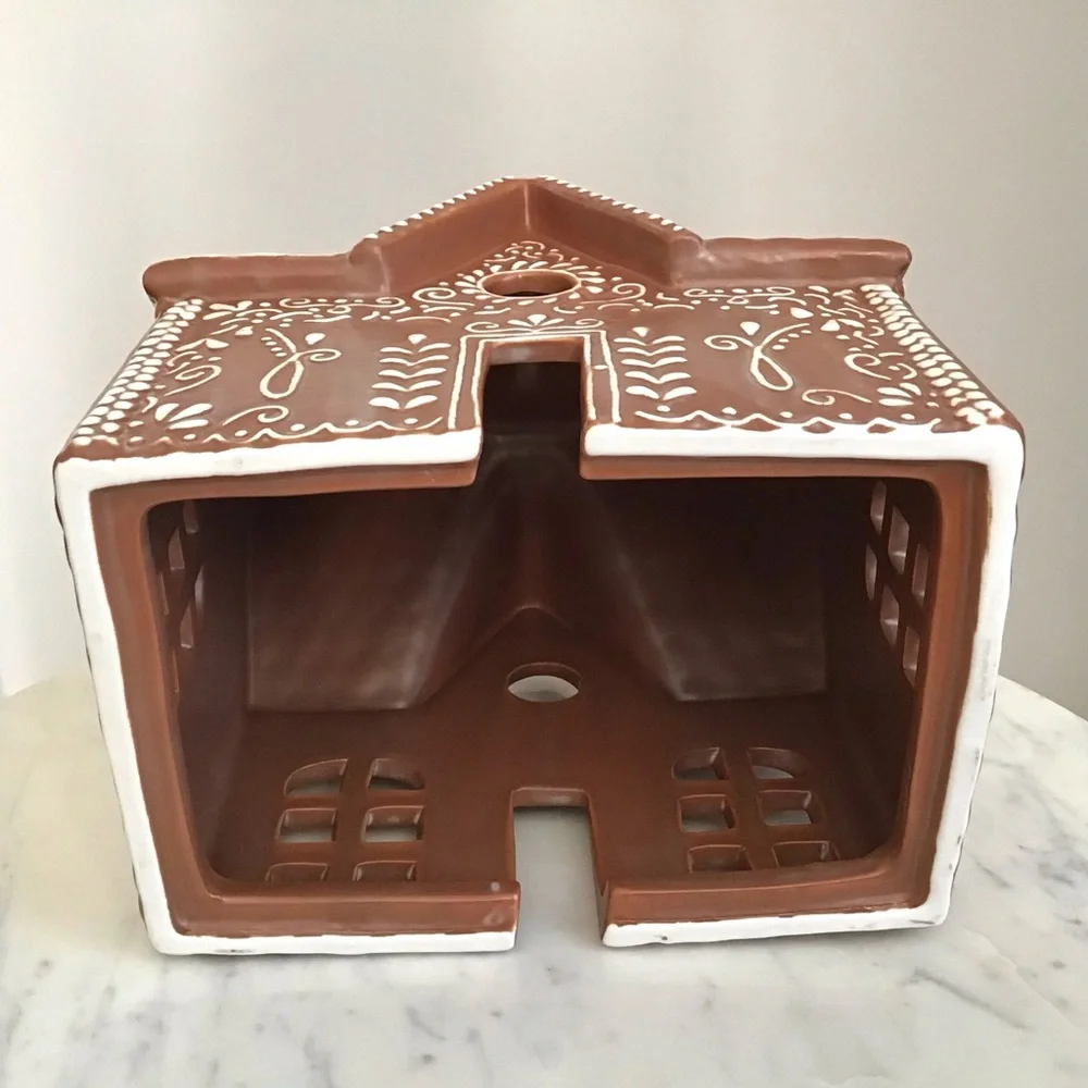 Pottery Barn Gingerbread House Stoneware New With Tag
